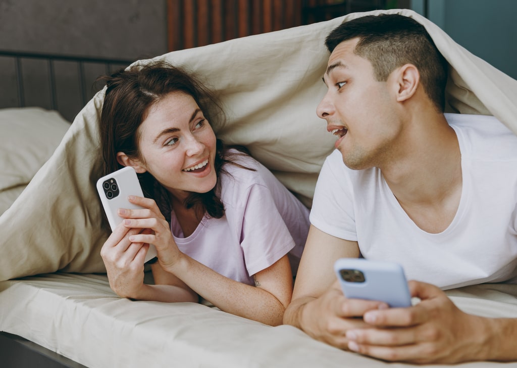 ガールフレンドの携帯電話を追跡する方法